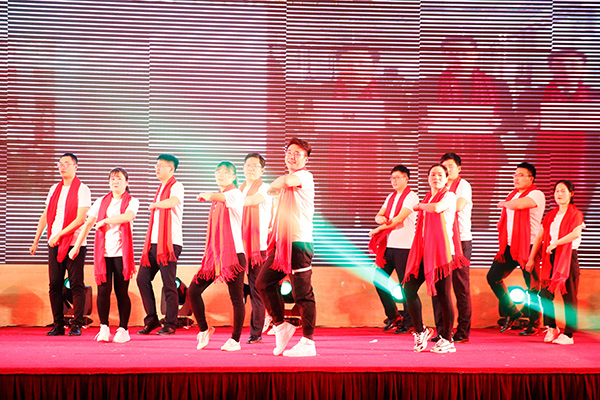 虎豹集團(tuán)團(tuán)購(gòu)部擼起袖子加油干